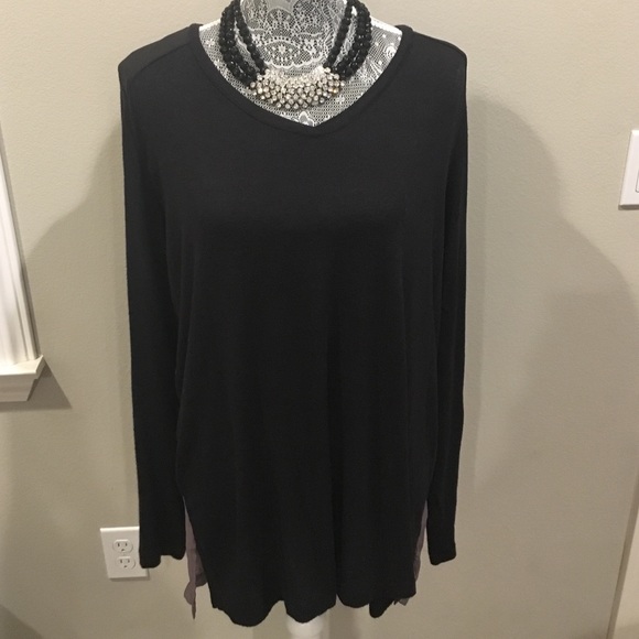 🎉HP🎉Black Blouse with Sheer Back - Picture 2 of 4