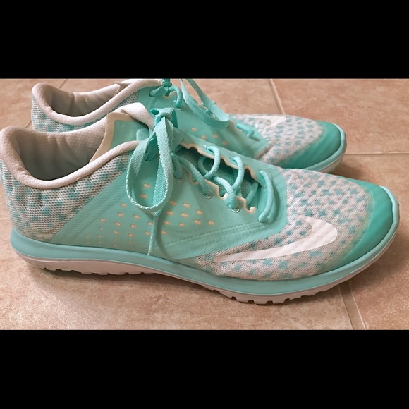 Mint Nike Fitsole! Size 8.5 in great condition!