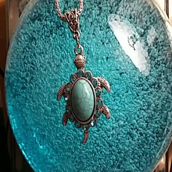 Turtle pendent necklace - Picture 2 of 2