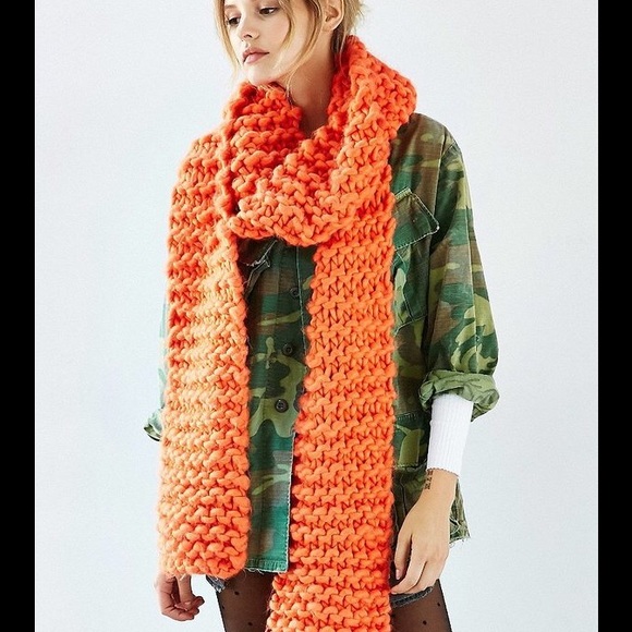 Urban outfitters ribbed Icelandic scarf🌻