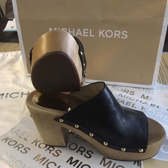 MICHAEL KORS BLACK LEATHER CLOG - Picture 2 of 3