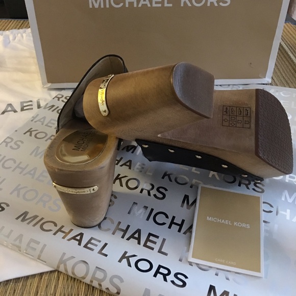 MICHAEL KORS BLACK LEATHER CLOG - Picture 3 of 3