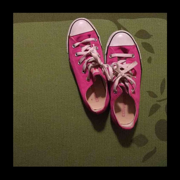 Hot pink converse all stars🌻