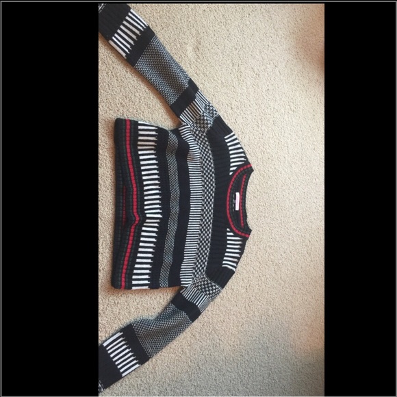 SELLING $15 sweater!