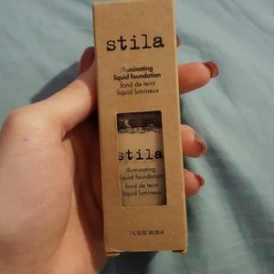 Stila Illuminating Liquid Foundation