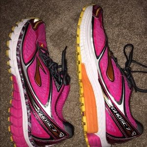 Brooks Ghost 7. Size 9.