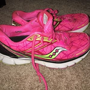 Saucony breakthru size 9