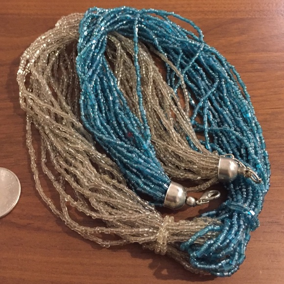 Gorgeous split knot white and blue bead necklace - Picture 4 of 4