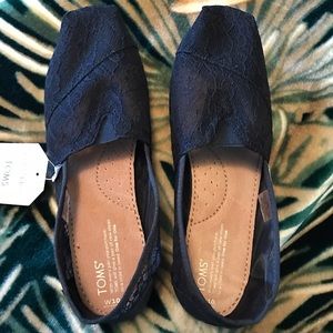 TOMS- black lace