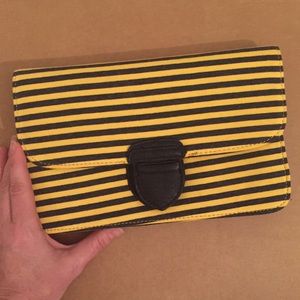 BLACK & YELLOW STRIPED CLUTCH PURSE