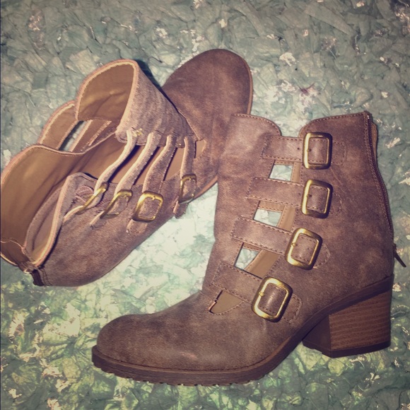 Cute vintage style soldier ankle booties size 8NEW