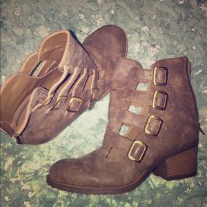 Cute vintage style soldier ankle booties size 8NEW