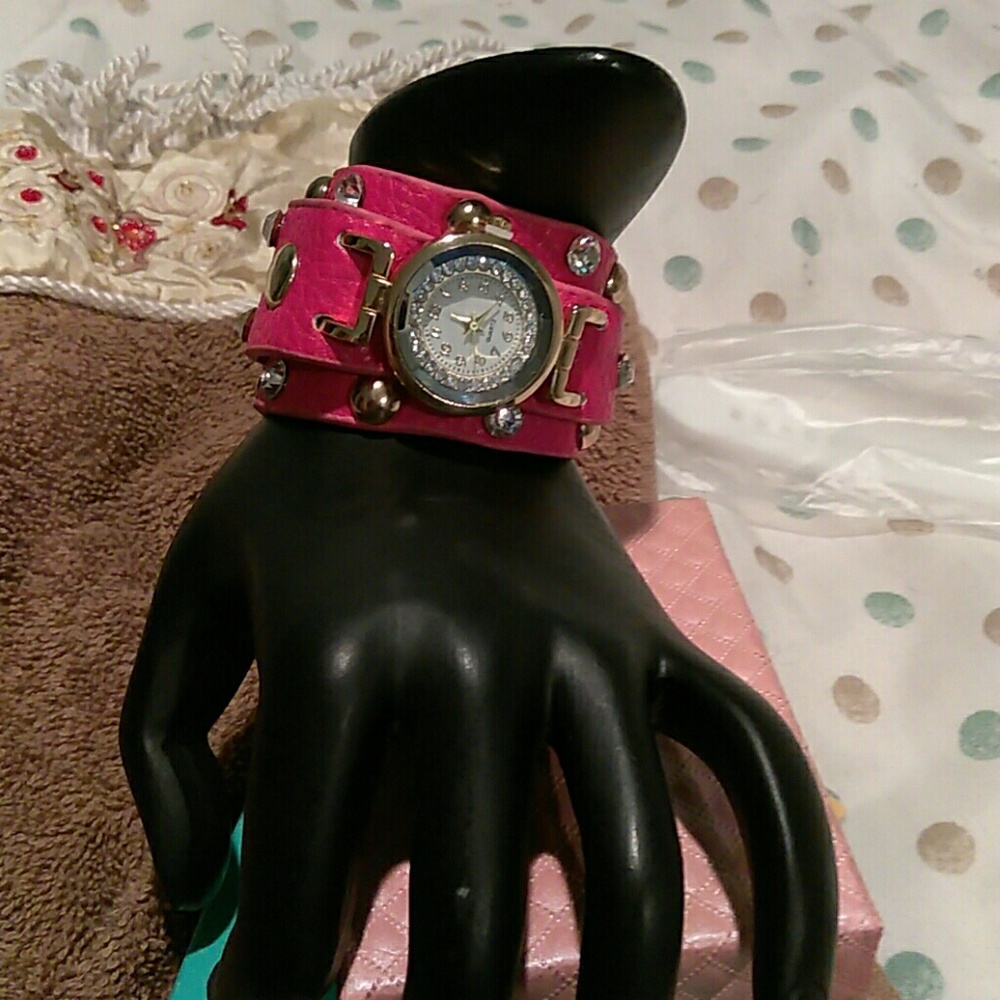 Stylish wrap wrist watches