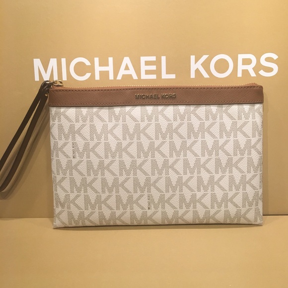 Michael Kors Handbags - 👑Michael Kors XL Clutch👑
