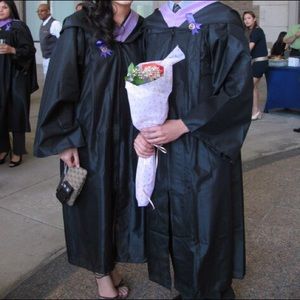 Black Graduation Gown! Comes with hat!