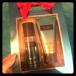 Victoria's Secret "Aqua Kiss" set