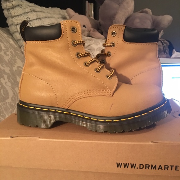 Shoes - Doc Martens; Sz 6