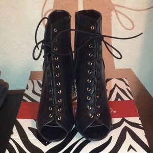 Black Open Toe Tie up Boots ❗️brand new❗️