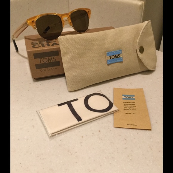 πHPπ1 LEFT! TOMS Unisex Lobamba Sunglasses - Picture 2 of 4