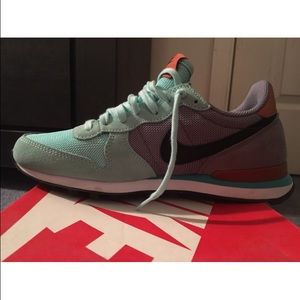 Nike Internationalist