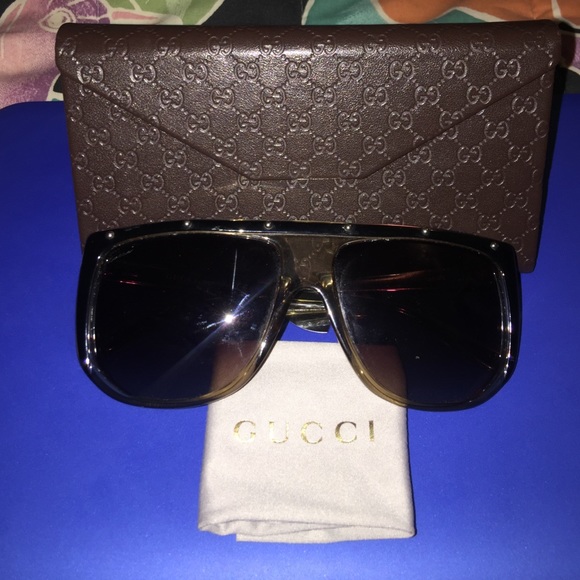 Studded Gucci sunglasses 😎