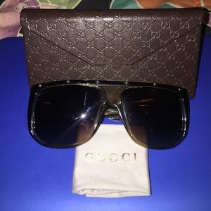 Studded Gucci sunglasses 😎