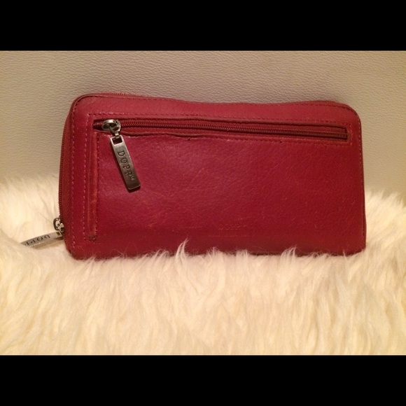 Dopp red leather wallet