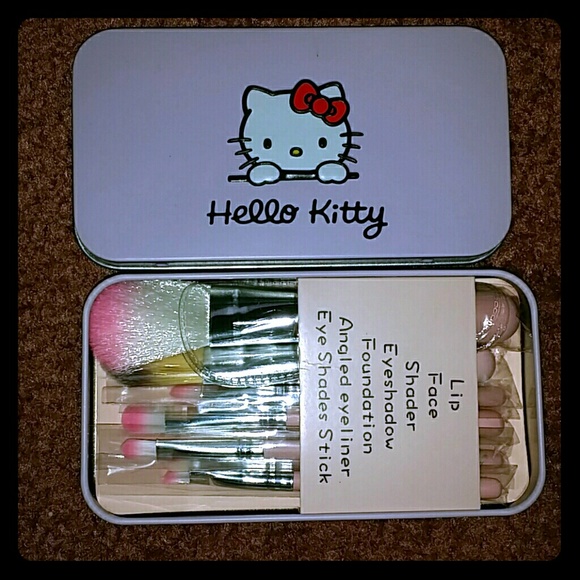 Hello Kitty Soft Makeup Brush Set - Picture 3 of 5