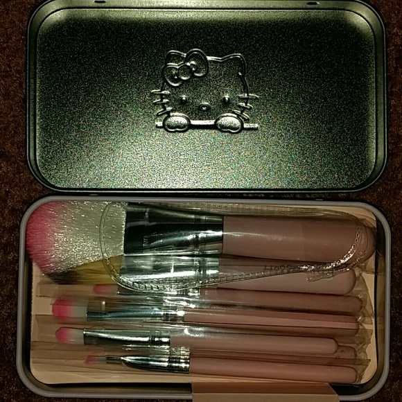 Hello Kitty Soft Makeup Brush Set - Picture 4 of 5