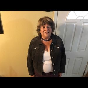 Meet your Posher, Laura