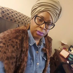 Meet your Posher, Cassandra