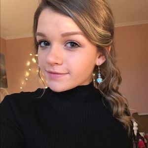 Meet your Posher, Corina