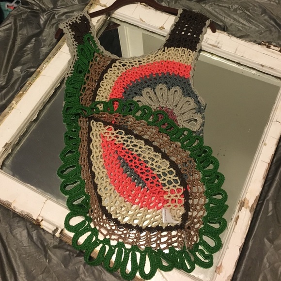 Crochet tank with slit up the side - Picture 2 of 2