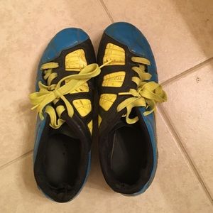 Soccer cleats size 5.5 Youth