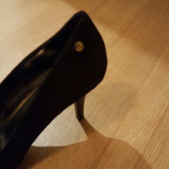 Heels - Picture 3 of 3