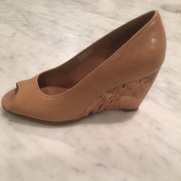 Nude leather/cork wedges
