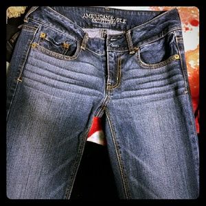 Size 2 American EAGLE Artist jeans short