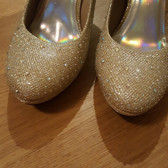 Shoes - Picture 2 of 3