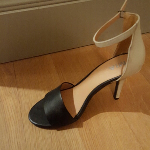 Heels - Picture 2 of 2