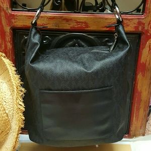 MICHAEL KORS SIGNATURE SHOULDER HANDBAG NWOT