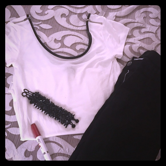 Francesca's Collections Tops - White and black loose fitting shirt