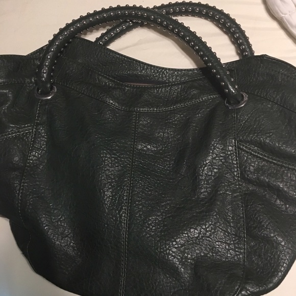 Purse no tears like new condition.