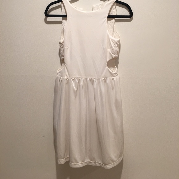 Zara cream embroidered dress side cutout - Picture 5 of 5