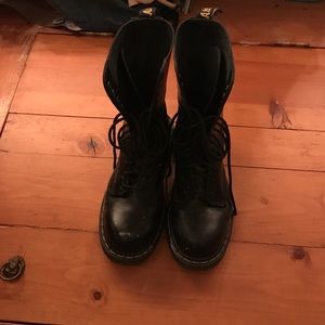 1914 Dr. Martins