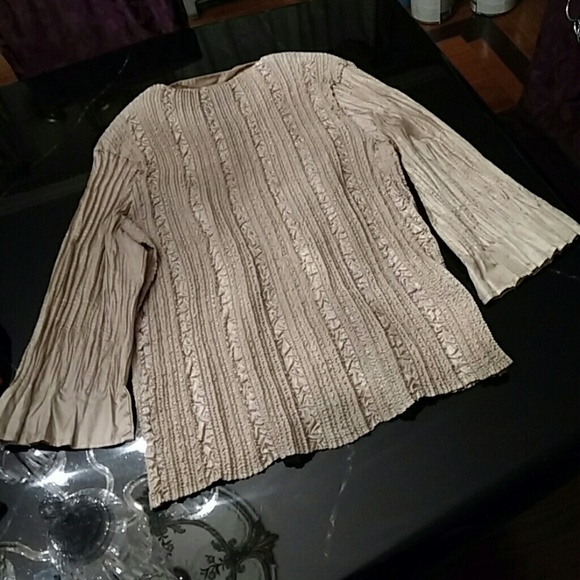 Top - Picture 2 of 2