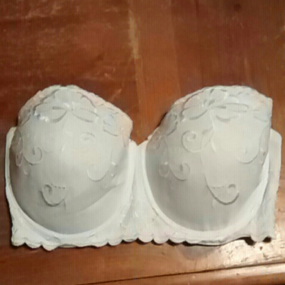 Maidenform Bra: size 42D