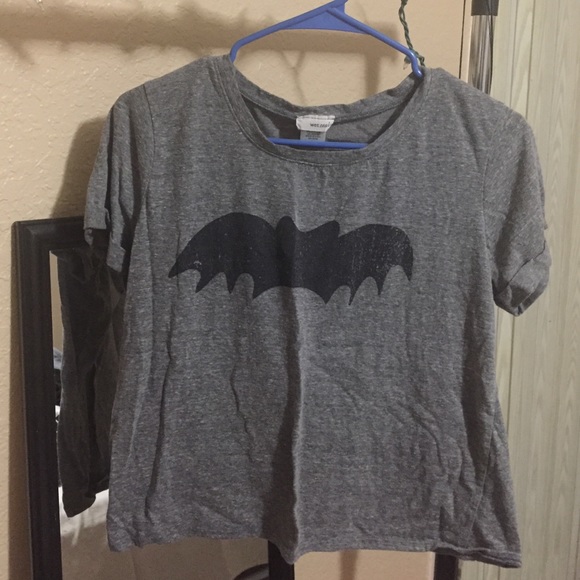 Large grey shirt sleeved bat t shirt