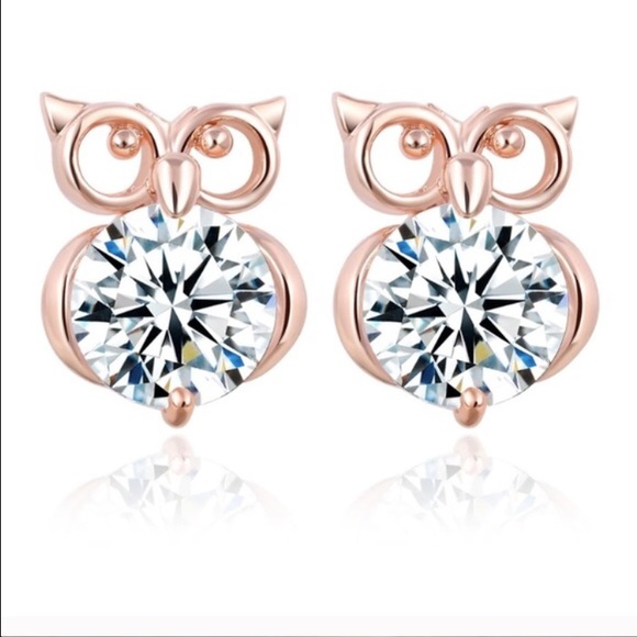 Wila Gold Owl Earrings - Picture 2 of 2