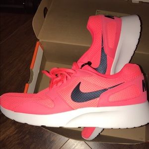 Brand new Nike kaishi run size 11