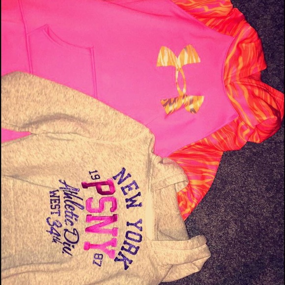 sweatshirt bundle!! gently used :) 🦋